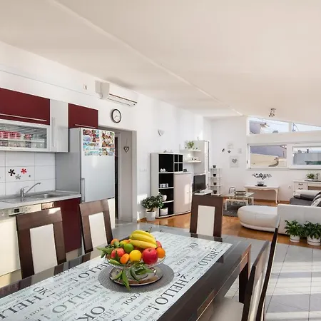 Adriatic Deluxe アパート ドゥギ・ラット