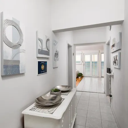 Adriatic Deluxe アパート ドゥギ・ラット